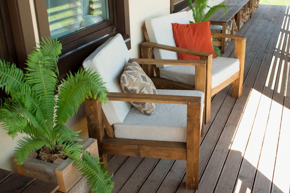 Угловой диван из дерева