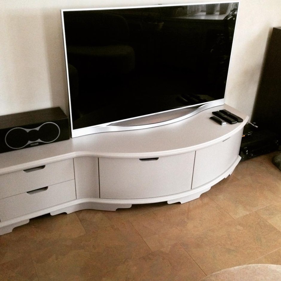 Закругленные тумбы под телевизор