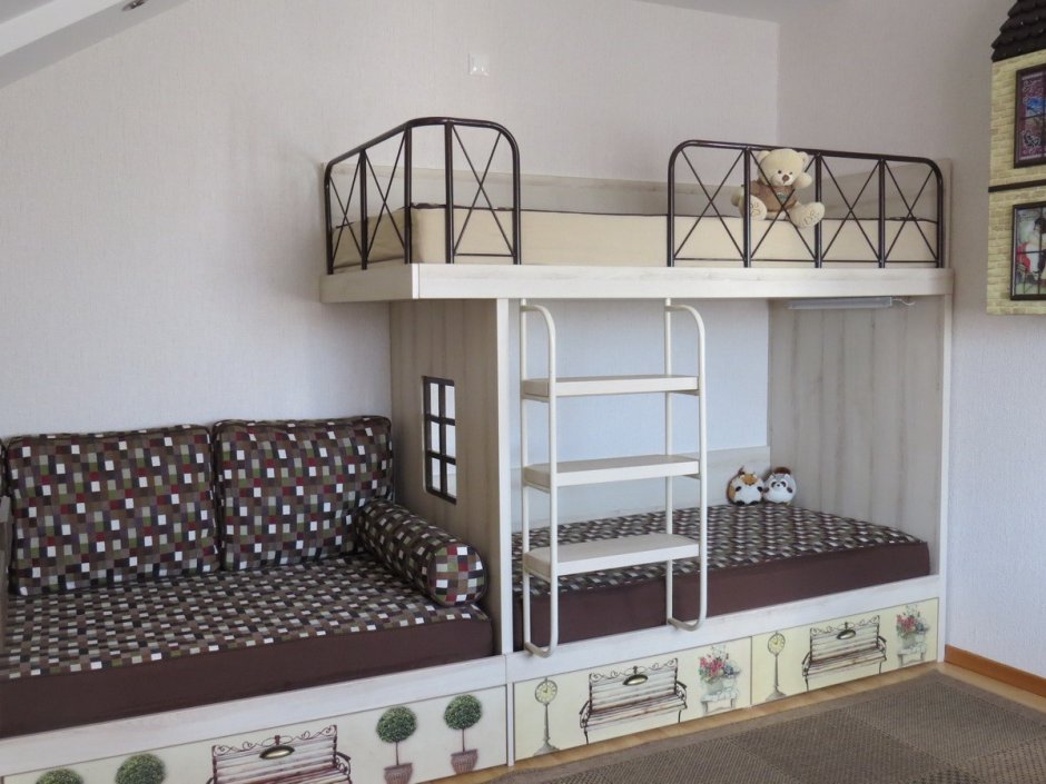 Двухъярусная кровать с диваном для детской комнаты для троих