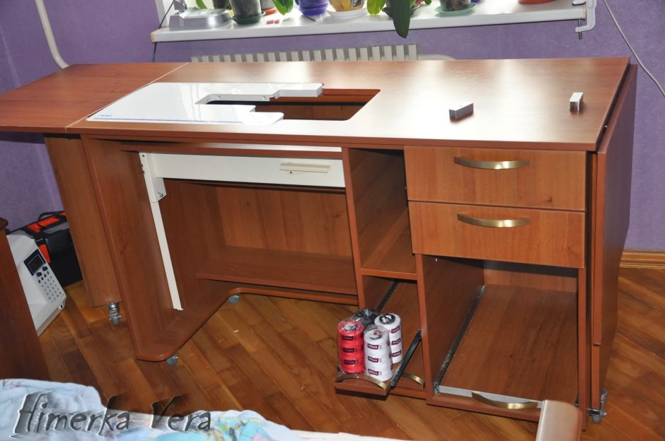Стол для швейной машинки