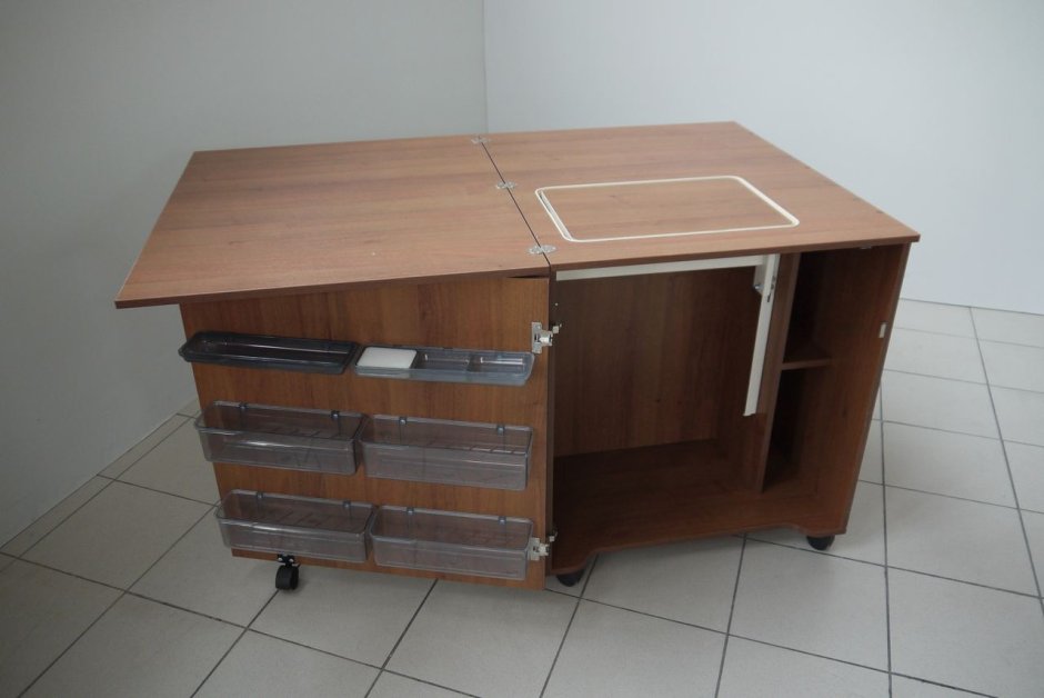 Швейный столик