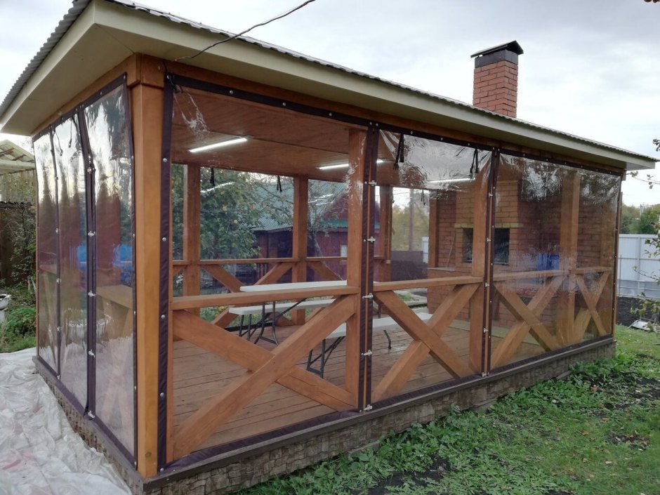 Дачная беседка с мягкими окнами