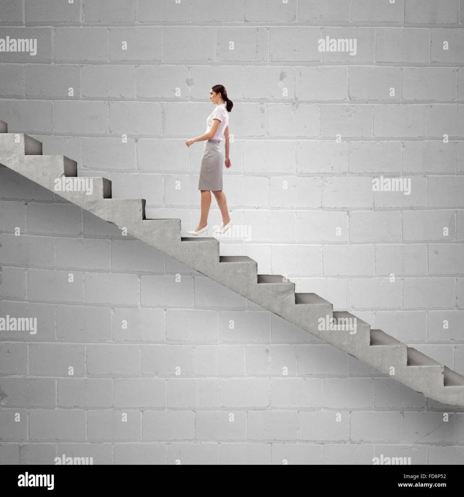 Ребенок по лестнице вверх