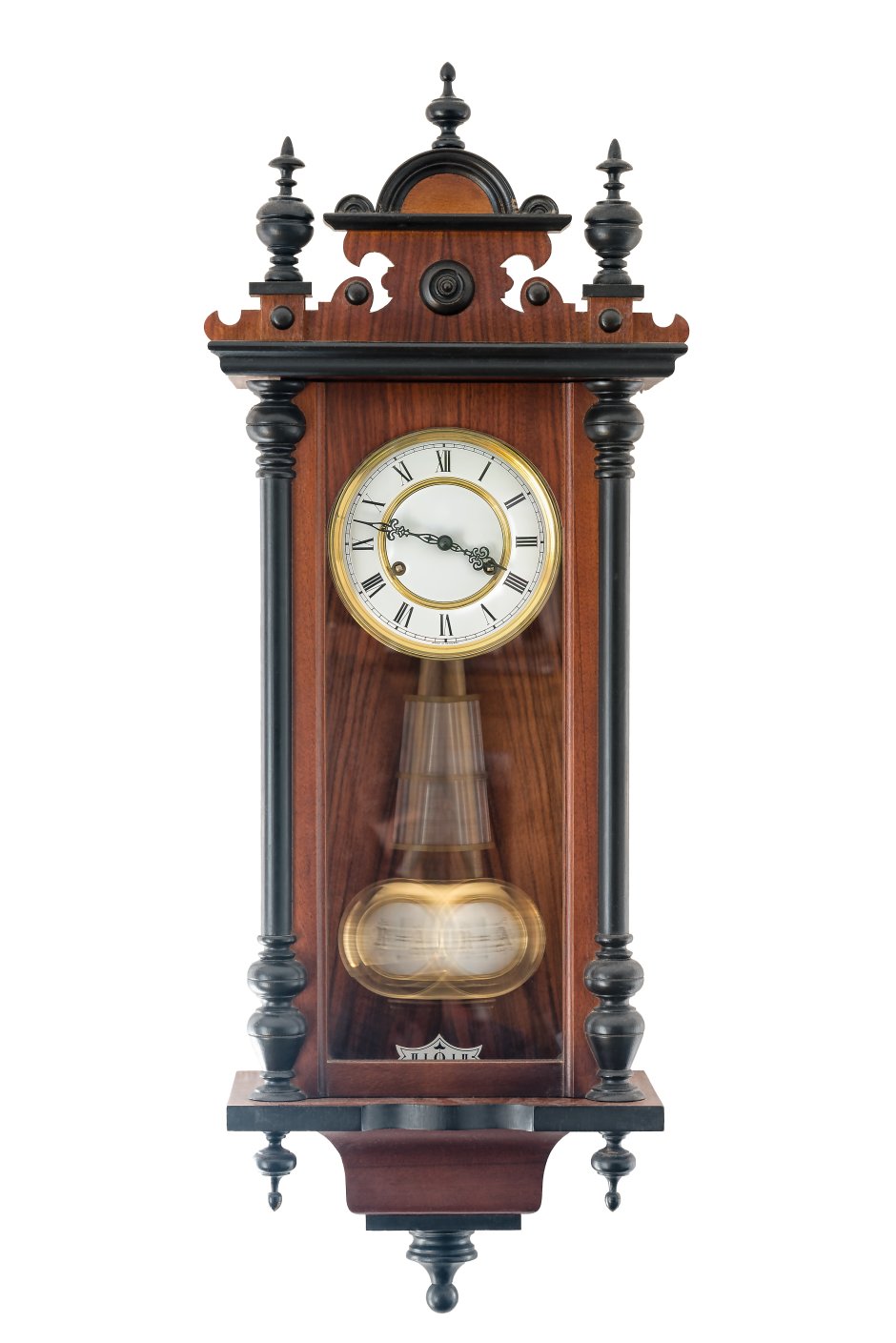 Старинные часы с маятником