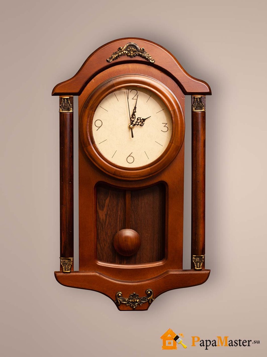 Старинные часы с маятником