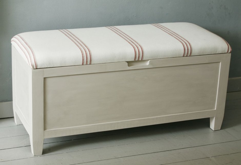 Подушка на банкетку в прихожей