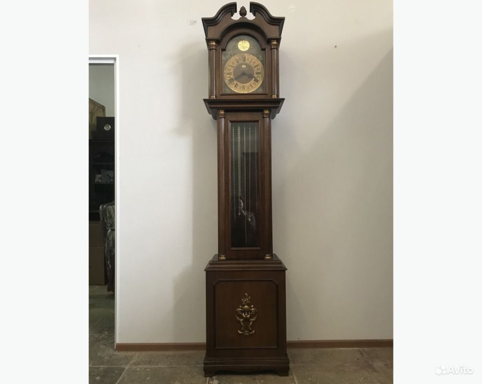 Часы напольные пластиковые