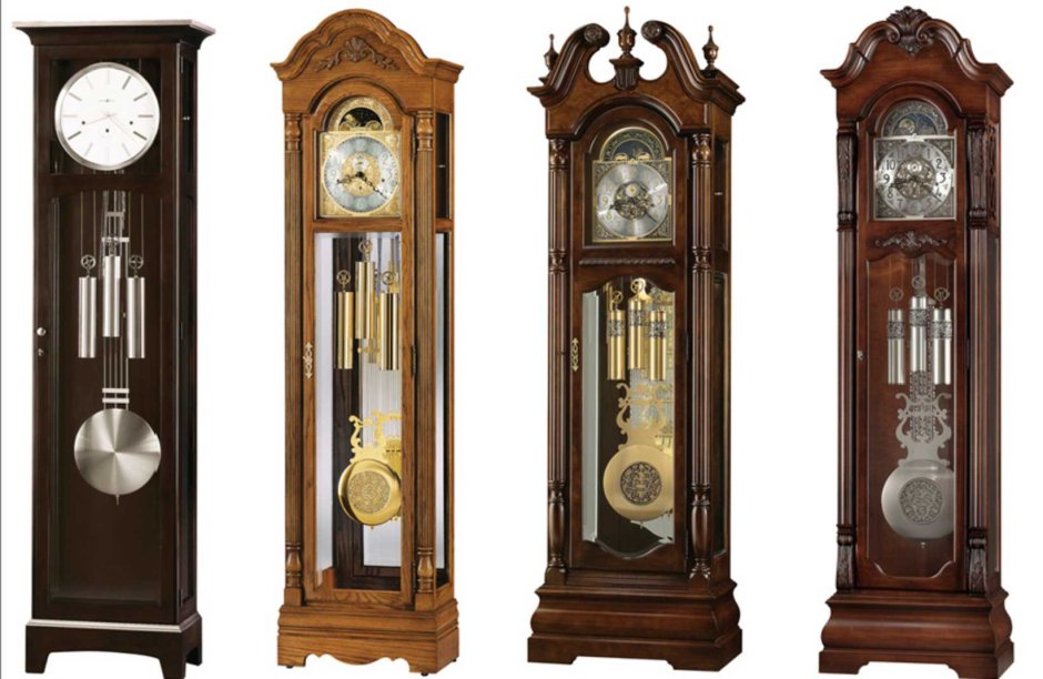 Напольные часы в гостиной