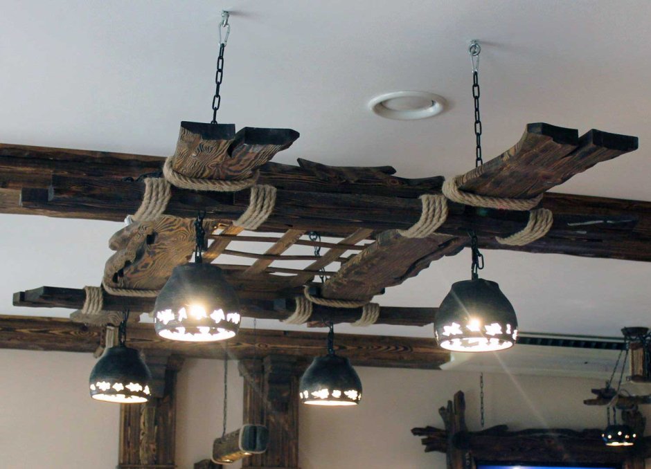 Люстра из дерева под старину