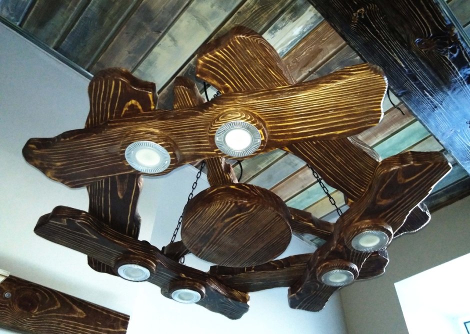 Светильник из дерева