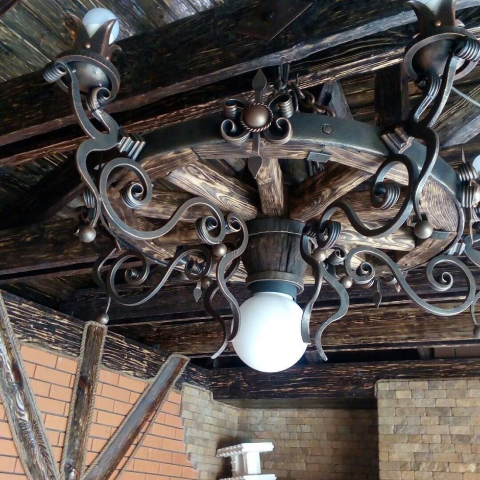 Деревянная люстра в беседку