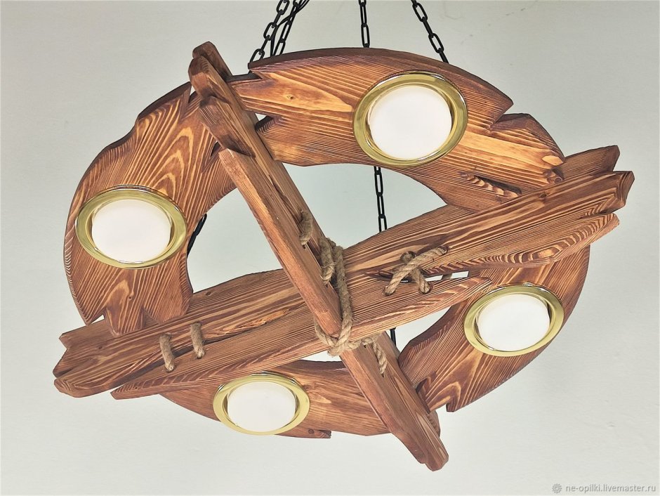 Люстра деревянная с элементами ковки