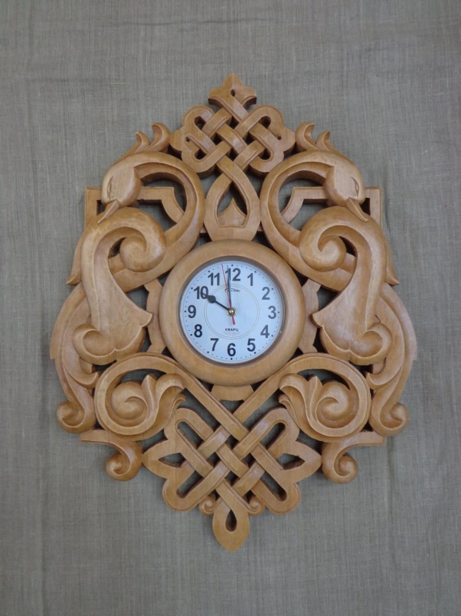 Резьба по дереву часы