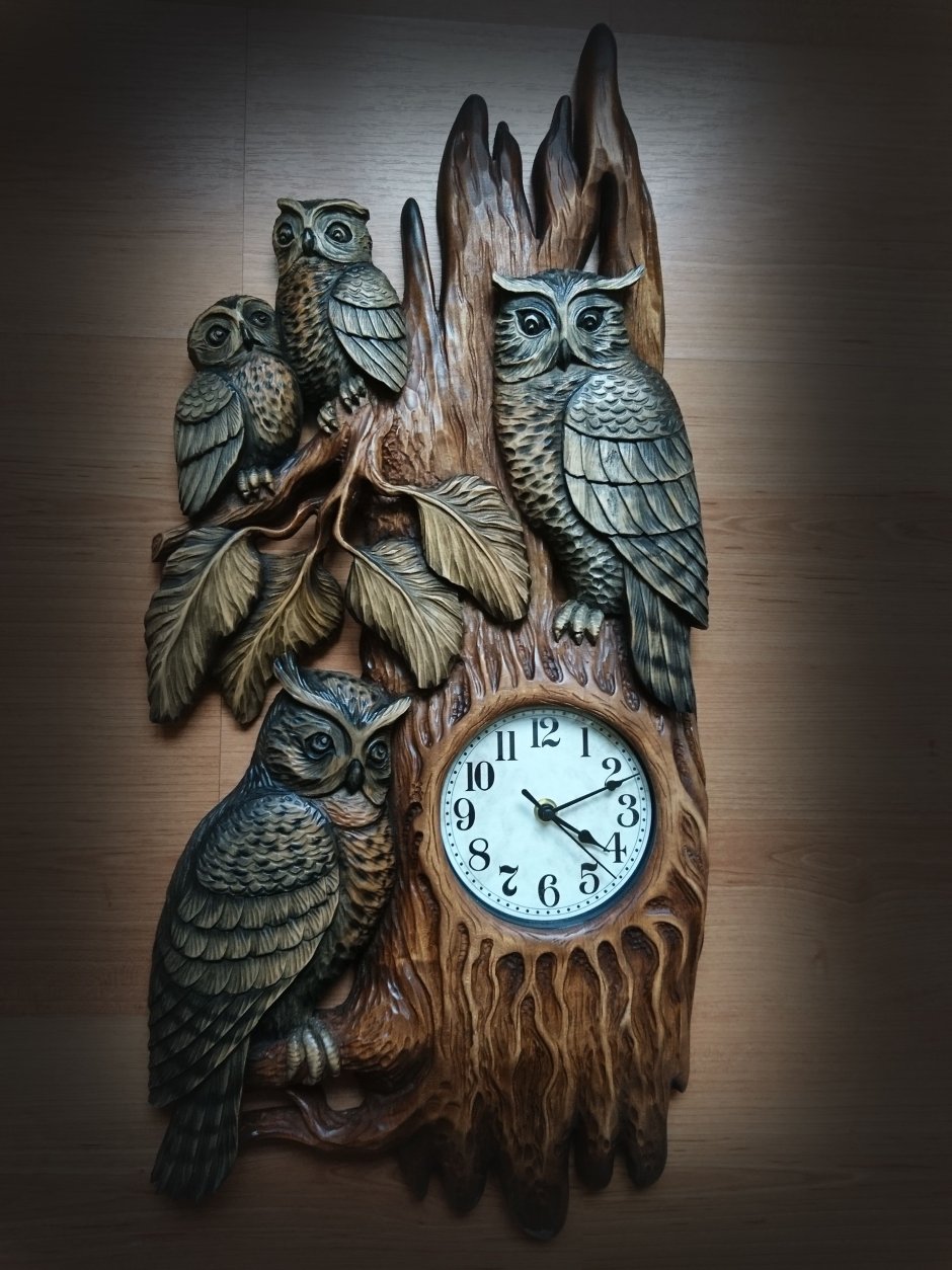 Резные деревянные часы