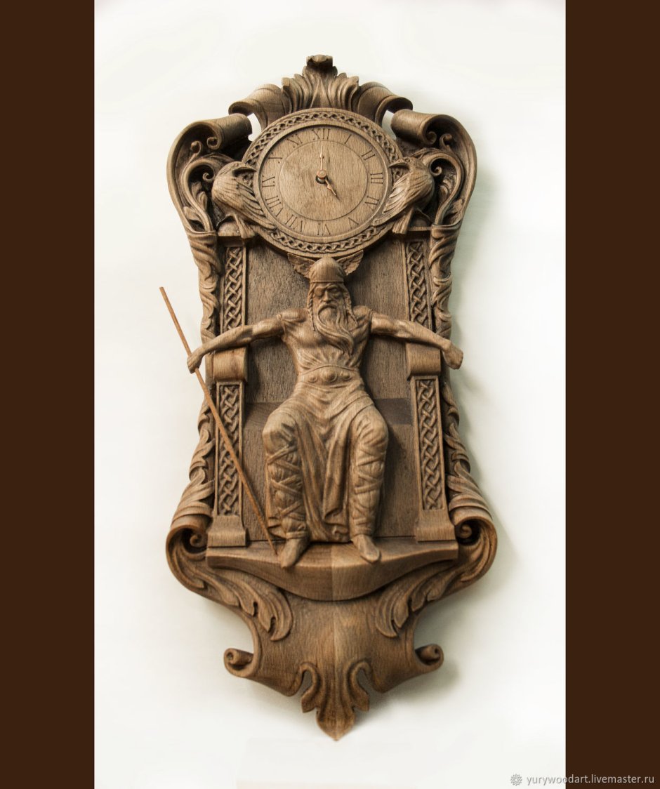 Резные настенные часы из дерева
