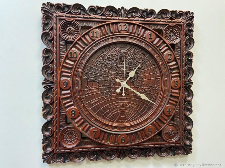 Резные деревянные часы