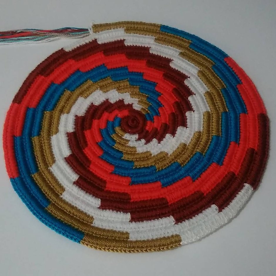 Вязаный коврик по спирали