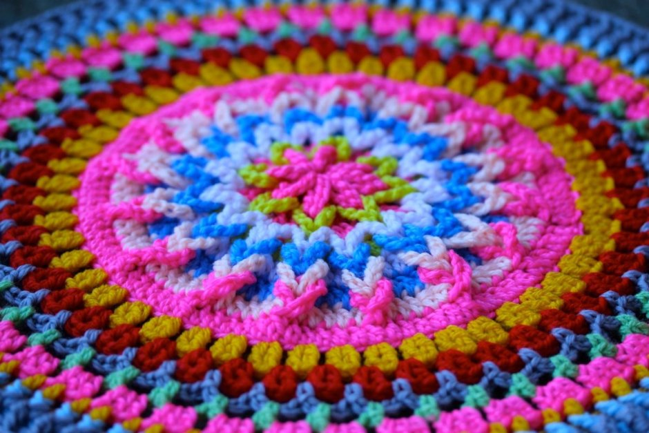 Коврик из вязаных кружков