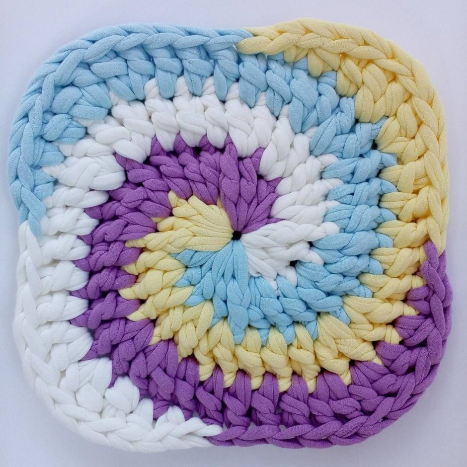 Коврик из трикотажной пряжи