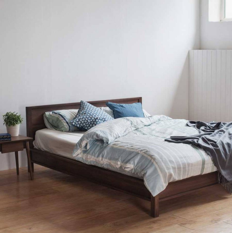 Кровать из массива тик Baker Queen