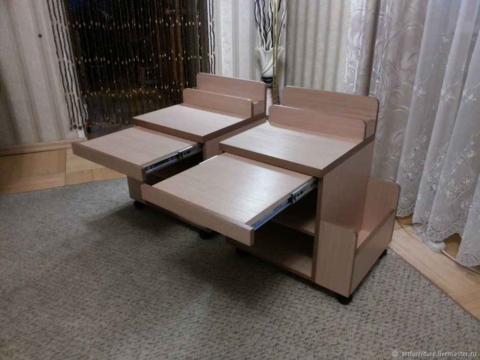 Прикроватный столик задвижной