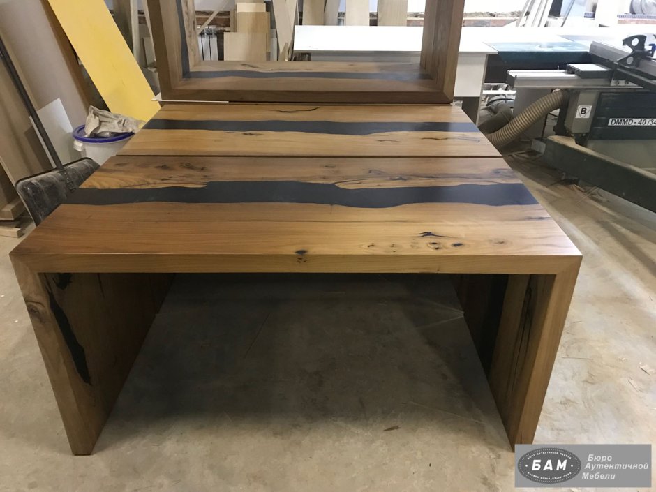 Стол из слэба и эпоксидной смолы