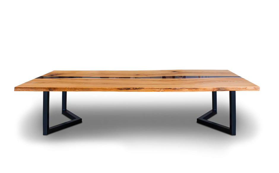 Оформление деревянного обеденного стола