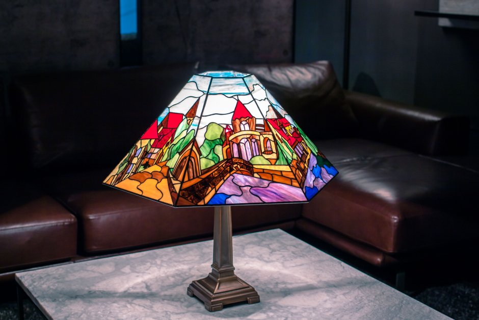 Лампа с витражным стеклом