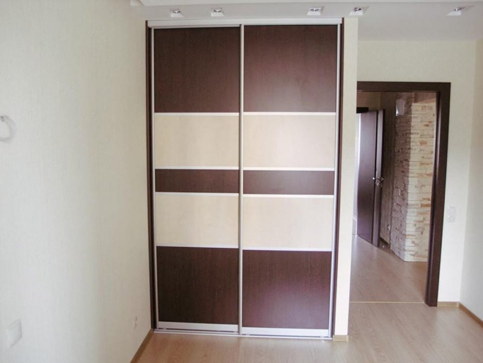 Двери купе в нишу