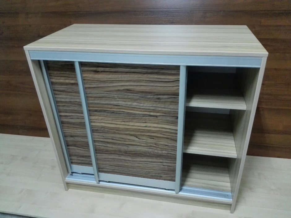 Стеллаж с раздвижными дверцами