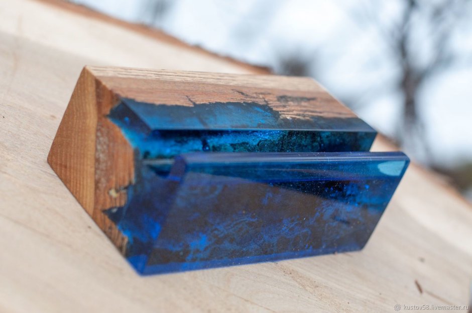 Подставка для телефона из эпоксидной смолы