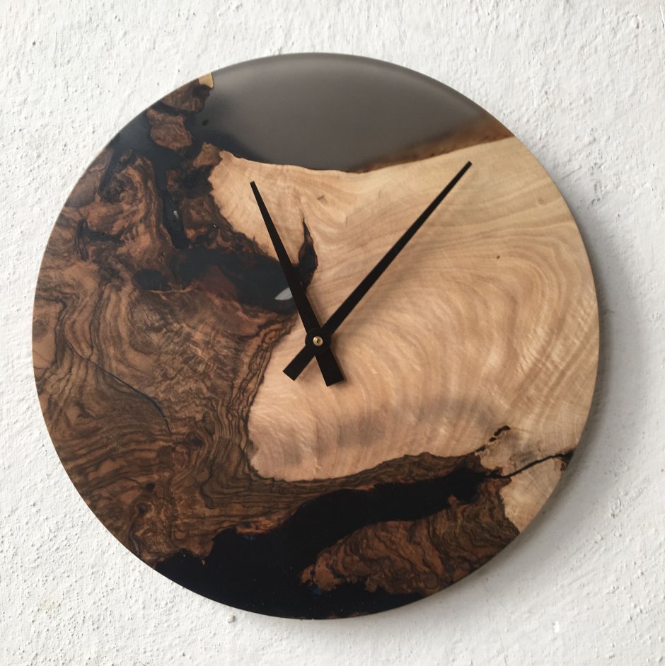 Часы. Настенные деревянные. С. эпоксидкой