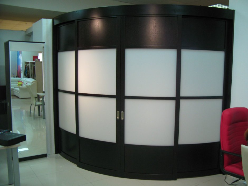 Полукруглые двери купе для разделения комнаты