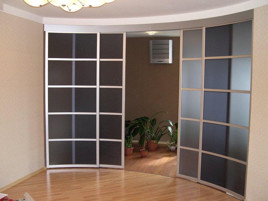 Радиусные двери-купе аристо