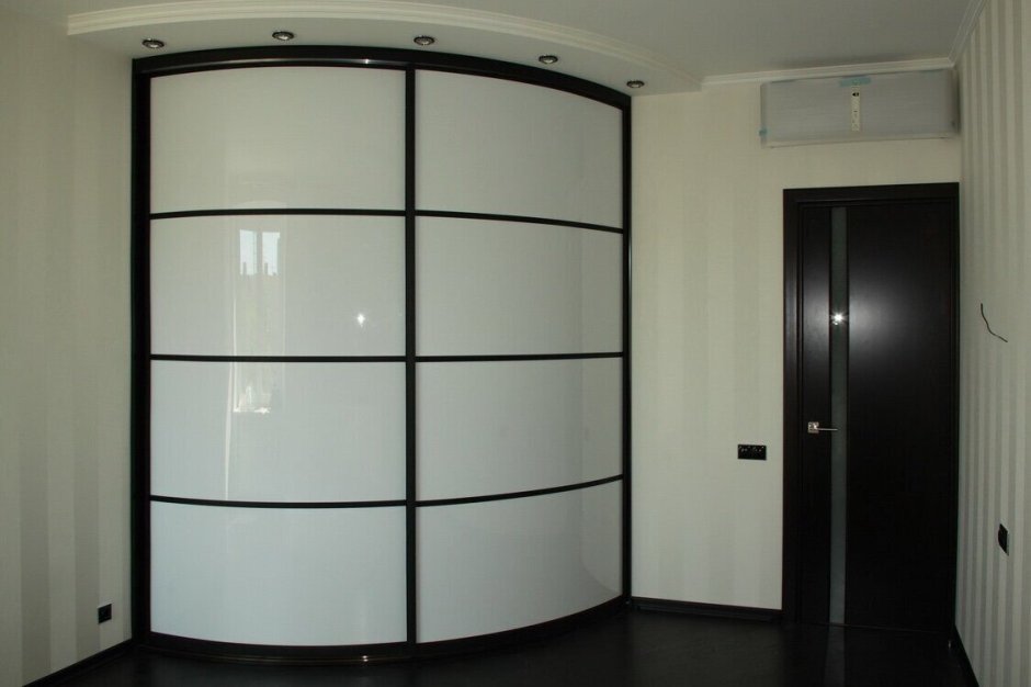 Радиусные стеклянные перегородки