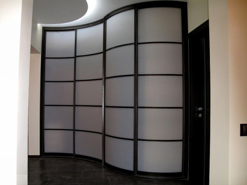 Радиусные перегородки из стекла