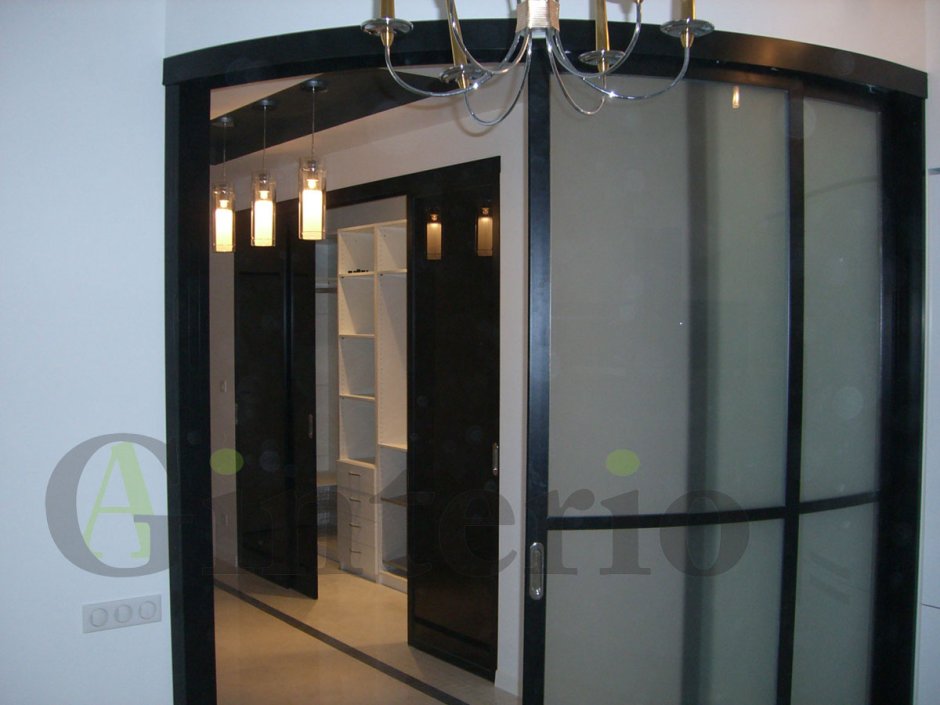 Радиусный шкаф гардеробная