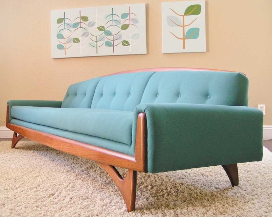 Диван с высокой спинкой и валиками