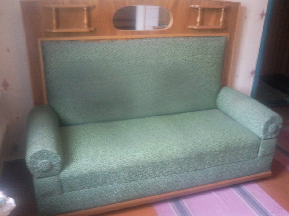 Старый диван
