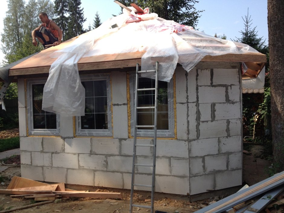 Баня с террасой и барбекюшницей