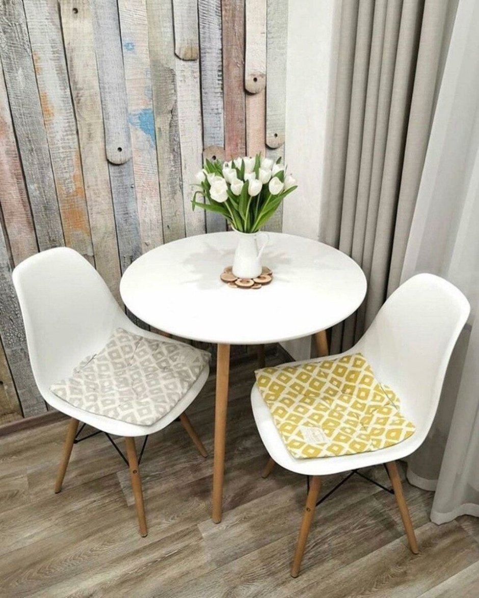 Круглый кухонный стол на одной ноге