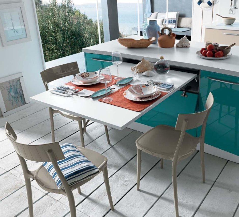 Круглый стол на металлических ножках