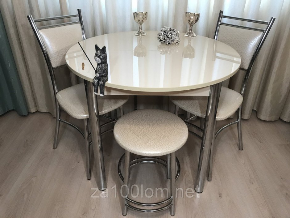 Круглый кухонный стол для маленькой кухни