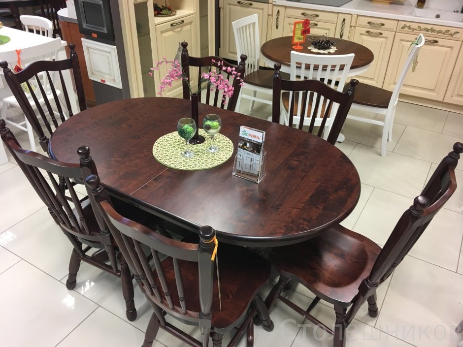 Круглый стол в скандинавском стиле на кухню