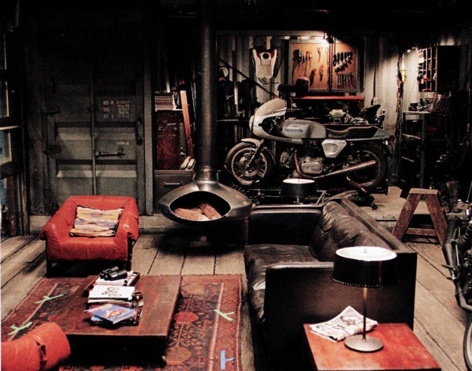 Интерьер гаража