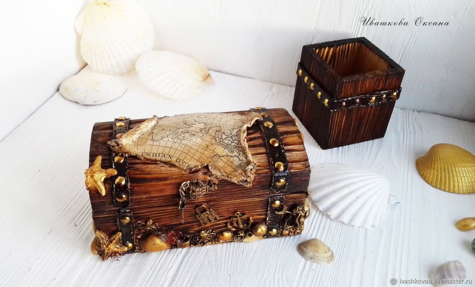 Сундук в пиратском стиле