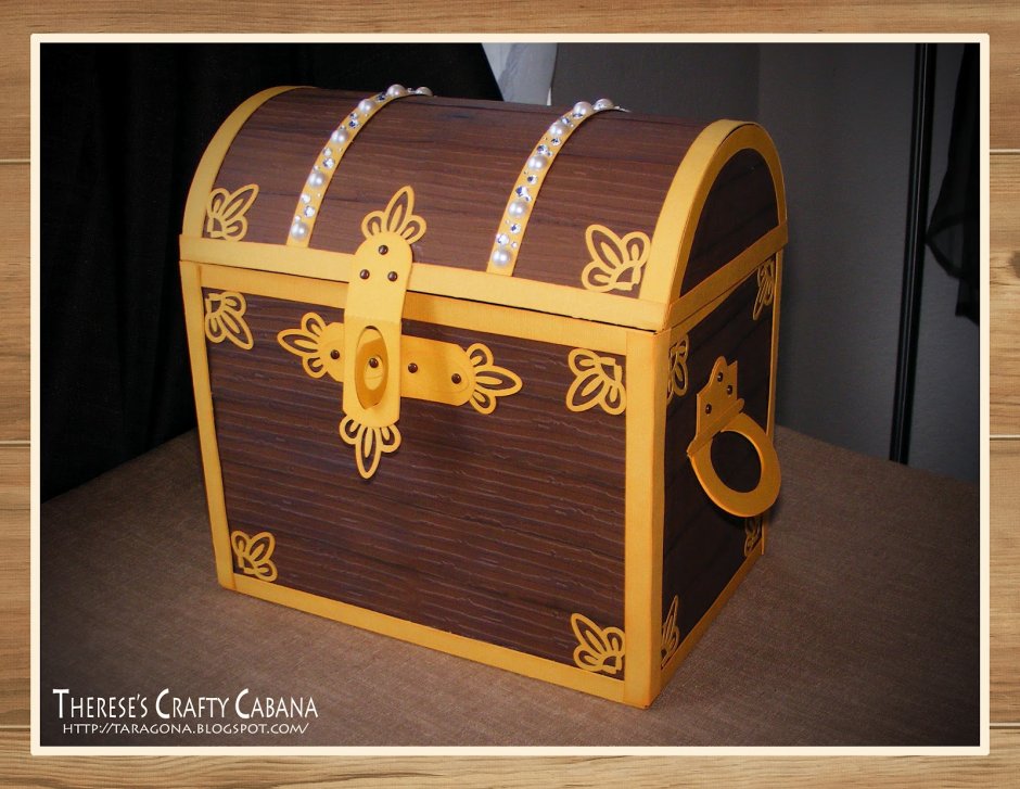 Сундук из картонной коробки