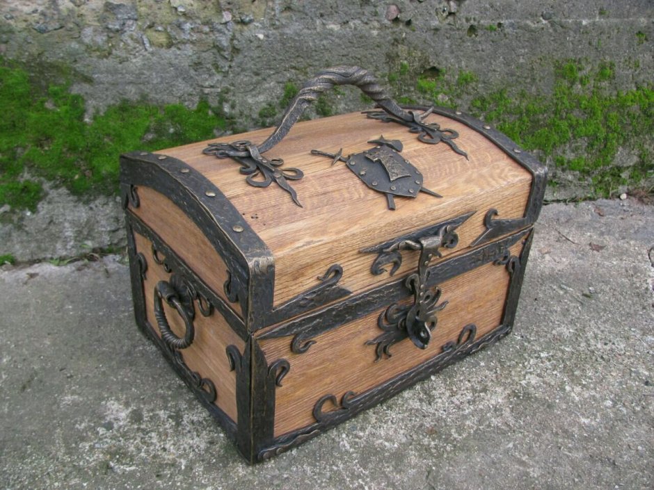 Кованый сундук