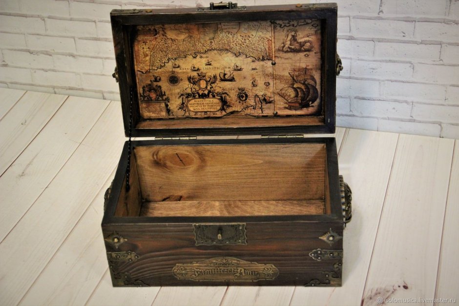 Деревянный пиратский сундук