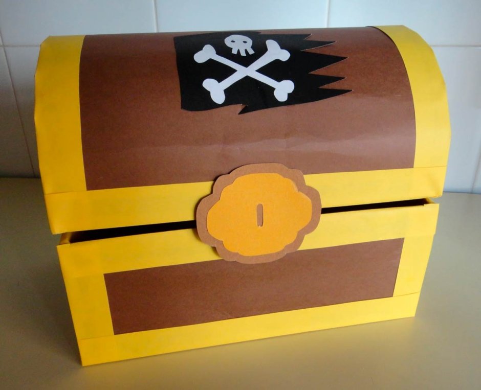 Сундук из картона